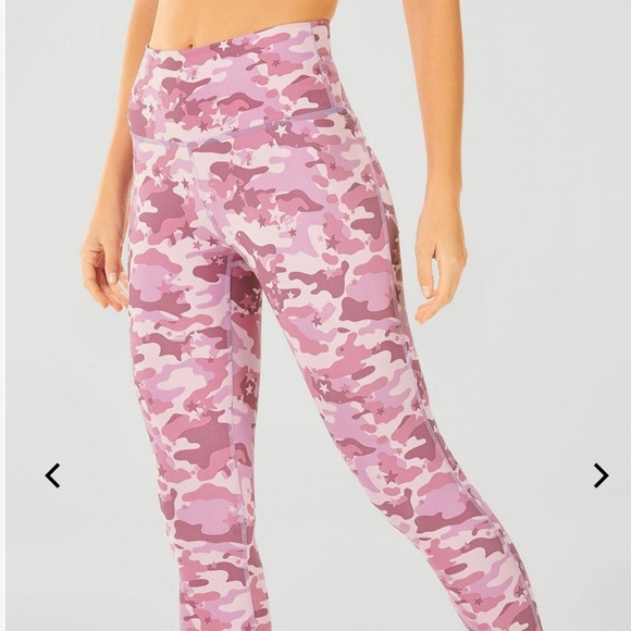 NWT women’s fabletics 7/8 lilac camo leggings - Picture 1 of 2